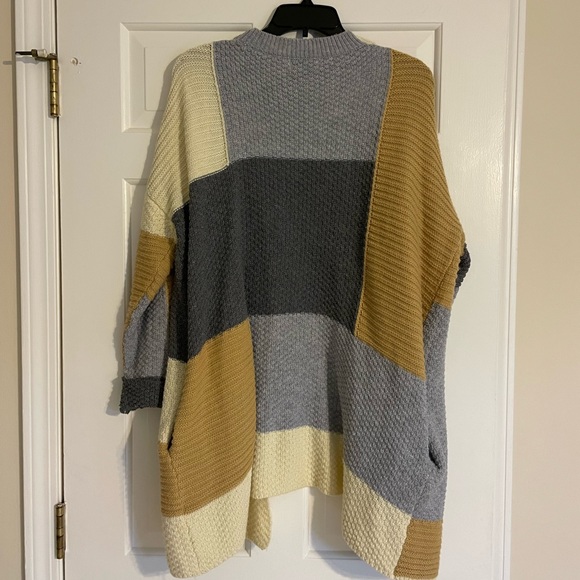 Color Block Sweater - Picture 3 of 5